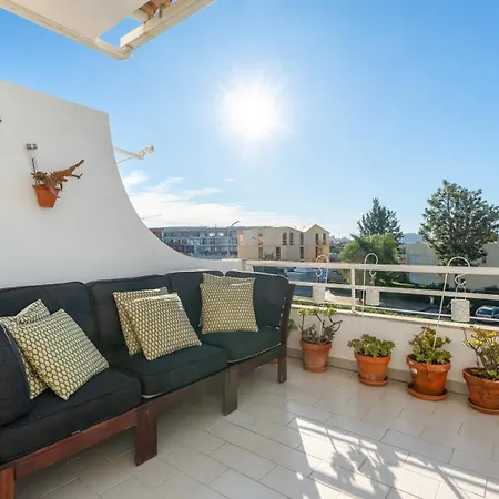 Design Floor With Balcony & Pool By Lovelystay *