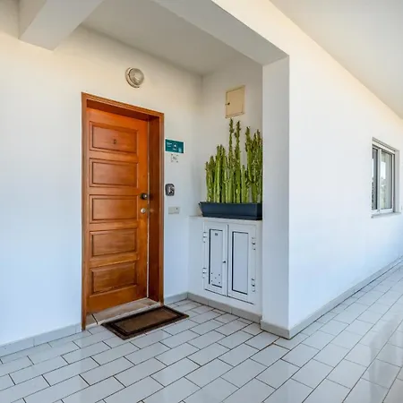 Apartment Design Floor With Balcony & Pool Vilamoura