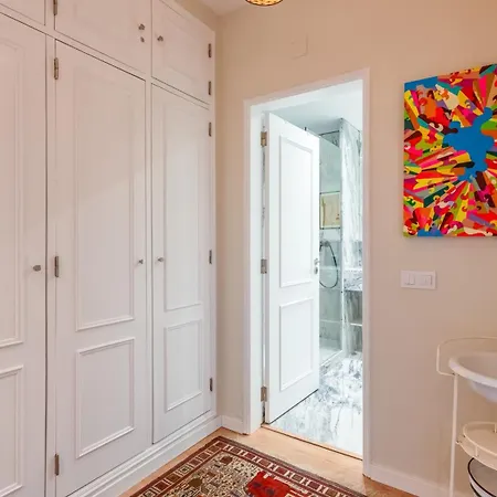 Design Floor With Balcony & Pool *