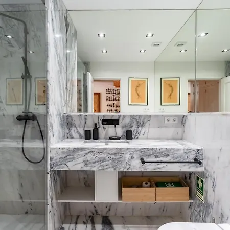 Design Floor With Balcony & Pool * 维拉摩拉