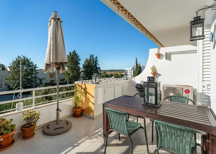 Design Floor With Balcony & Pool