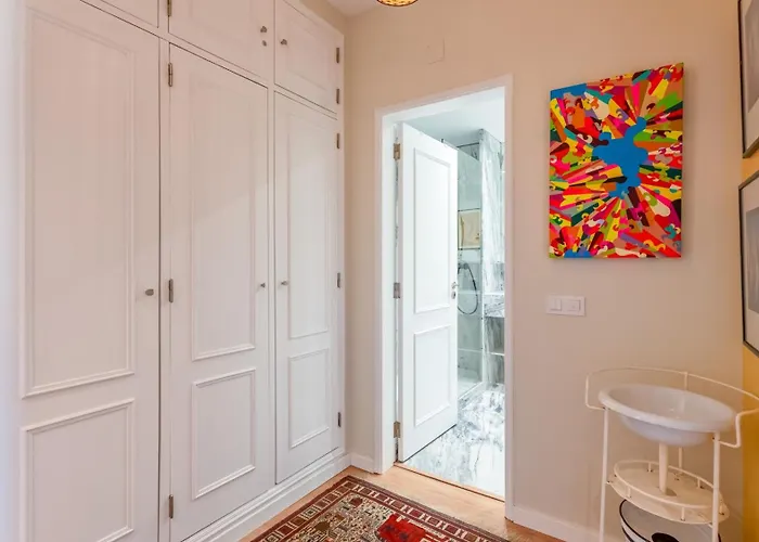 Design Floor With Balcony & Pool *