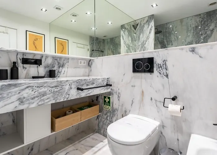 Design Floor With Balcony & Pool *